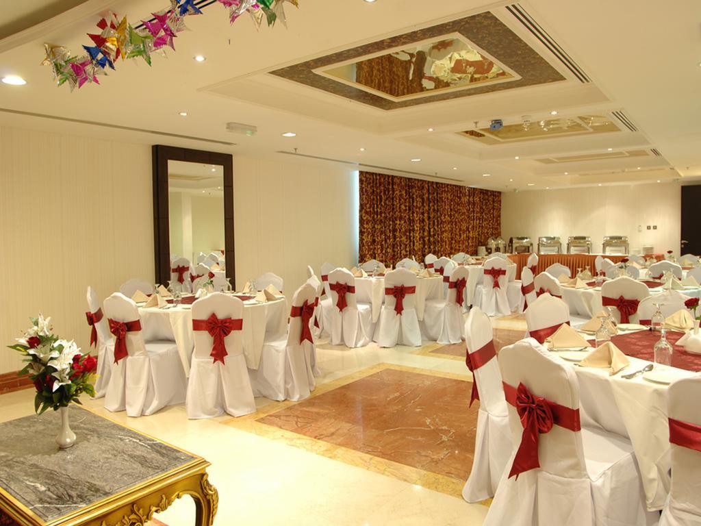 ชาร์ญะห์ พาเลซ โฮเต็ล Hotel ชาร์จาห์ ภายนอก รูปภาพ