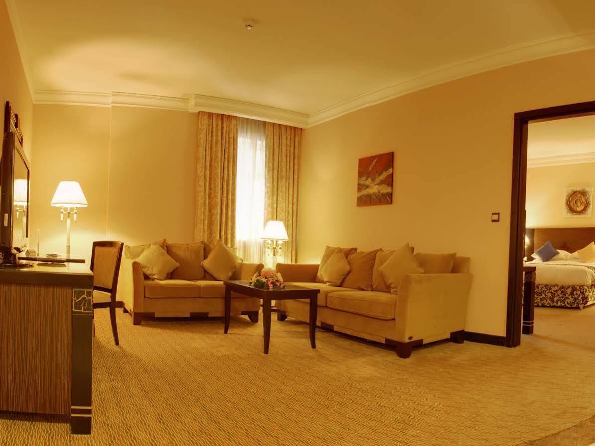 ชาร์ญะห์ พาเลซ โฮเต็ล Hotel ชาร์จาห์ ภายนอก รูปภาพ