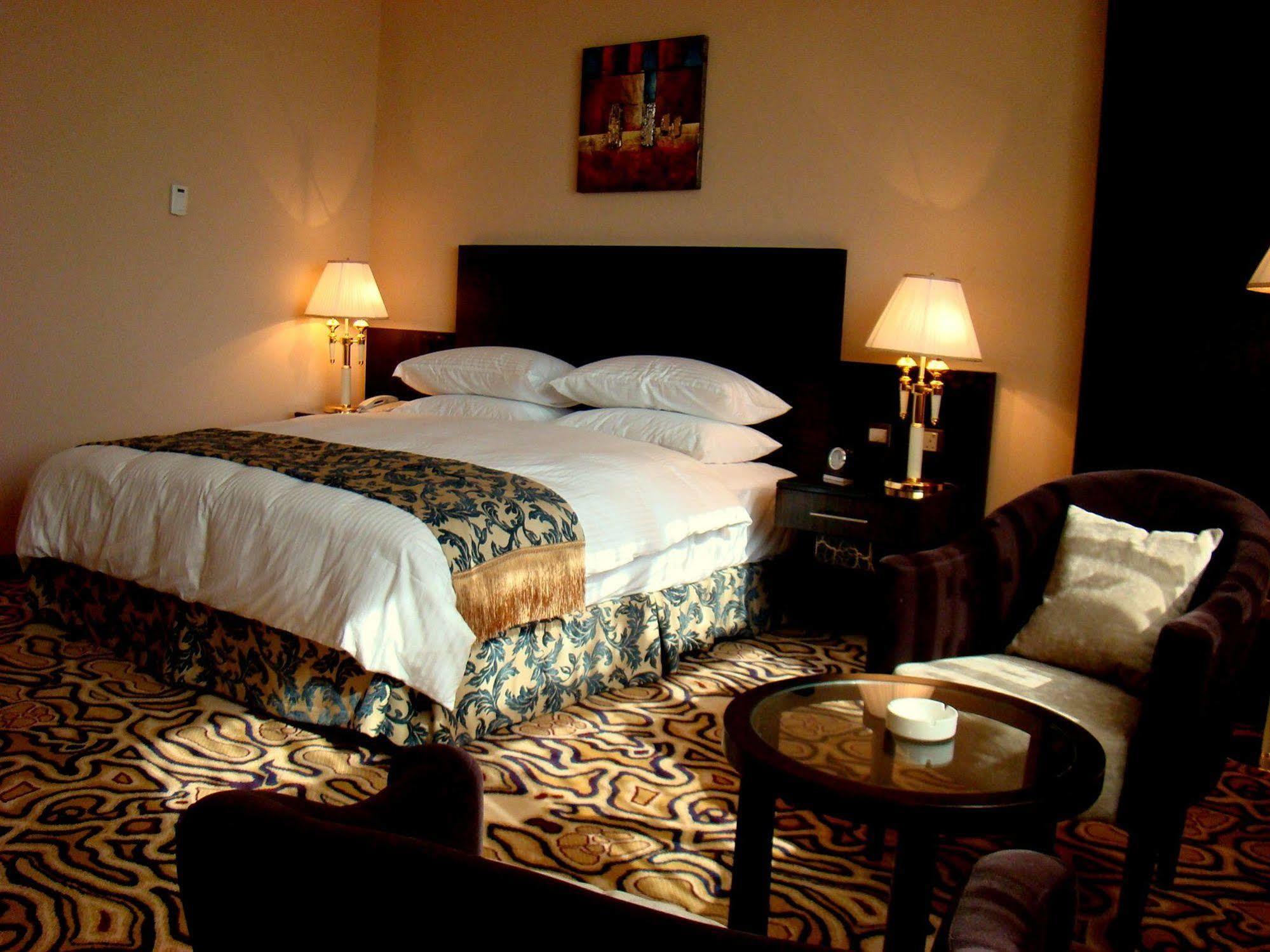 ชาร์ญะห์ พาเลซ โฮเต็ล Hotel ชาร์จาห์ ภายนอก รูปภาพ