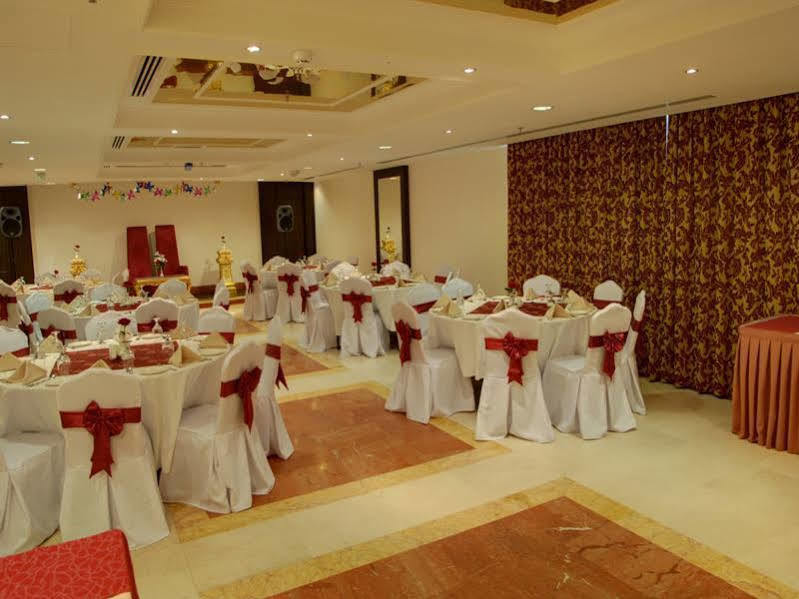 ชาร์ญะห์ พาเลซ โฮเต็ล Hotel ชาร์จาห์ ภายนอก รูปภาพ